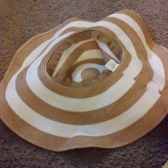 Beach hat - Picture 2 of 2